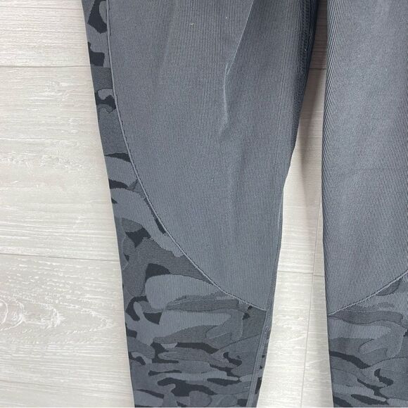 Zyia Seamless Camo High Waist 7/8 Performance Leggings - Picture 5 of 8